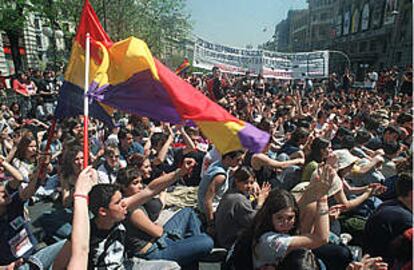 Manifestación de estudiantes contra la Ley de Calidad por las calles del centro de Madrid.