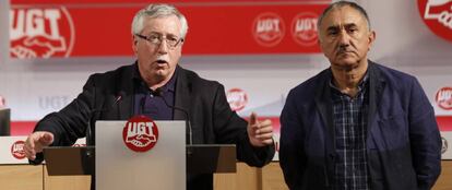 Ignacio Fern&aacute;ndez Toxo (CC OO) (derecha) y Pepe &Aacute;lvarez (UGT).