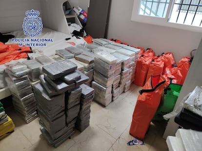 Alijo de 1.500 kilos de cocaína hallado en un apartamento de San Pedro de Alcántara (Málaga)