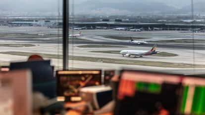 Vista desde la torre de control del aeropuerto de Barcelona-El Prat.