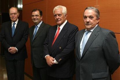Luis Valls (izquierda), junto al nuevo copresidente, Ángel Ron, Javier Valls y Francisco Fernández Dopico.