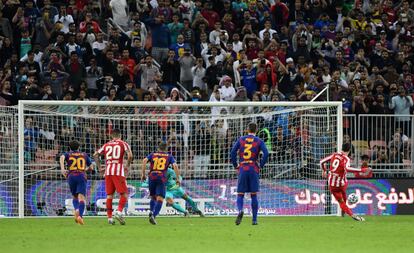 Álvaro Morata marca el segundo gol para el Atlético. 