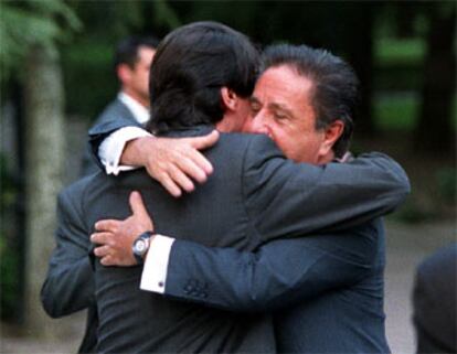 José María Aznar y el presidente de Argentina, Eduardo Duhalde, ayer en La Moncloa.