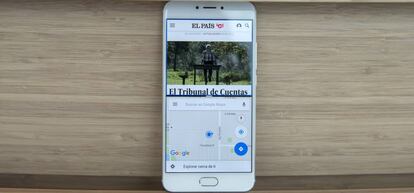 La función de uso simultáneo de dos aplicaciones, El País y Google Maps.