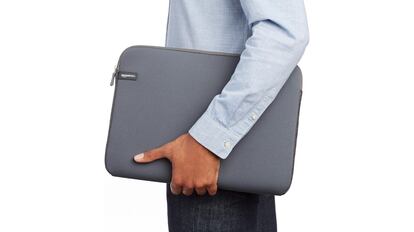 promociones Amazon Tech week: funda ligera para guardar portátiles de tamaño estándar.