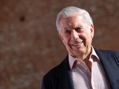 Mario Vargas Llosa assiste à estreia de "Mario y los perros" na Cineteca em 27 de junho de 2019 em Madri.