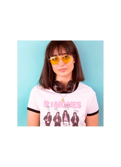 Para quienes no sean fans de Los Ramones (¡extraño!) pero les gusta el rollito. Disponible en: <a href="http://www.tantanfan.com/camiseta-rimones-de-msmustard" target=blank>Tan Tan Fan</a>