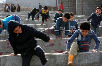 Niños juegan en el campo de refugiados de Quru Gusik (Kawergosk), en el Kurdistán iraquí.