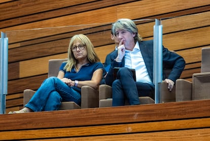 Ana Arias, vicepresidenta de la Diputación de León, y Carlos Martínez, alcalde de Soria y líder del PSOE de Castilla y León, en las Cortes regionales el 29 de agosto.