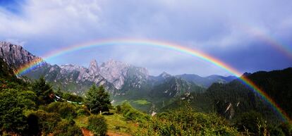 O sistema composto por Zhagana (China), que integra a agricultura, a silvicultura e a pecuária, estende-se através do planalto tibetano, do planalto de Loess e da bacia de Chengdu, num ponto em que convergem três zonas climáticas. Este panorama macro amplia verticalmente e horizontalmente, combinando as três atividades. É um exemplo extraordinário de gestão sustentável dos recursos naturais da área.