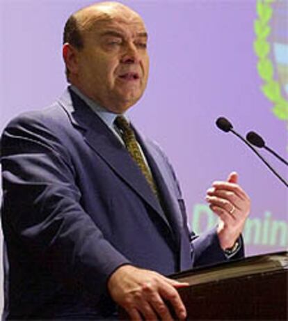 El ministro de Economía, Domingo Cavallo, en el momento de explicar las medidas económicas dispuestas por el Gobierno.