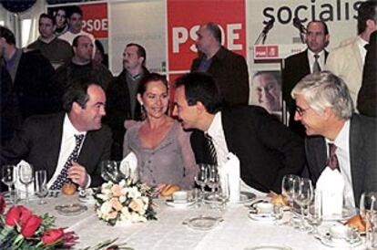 Bono, junto a su esposa, Ana Rodríguez, con Zapatero y el vicepresidente de Castilla-La Mancha, José María Barreda.