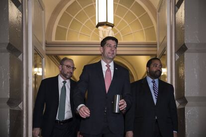 O líder republicano no Congresso, Paul Ryan, no centro.