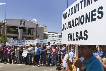 Suministradores de Ence protestan por la reducción de precios.