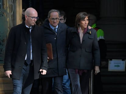 Catalan premier Quim Torra (C) leaves the courthouse in Barcelona on Monday.