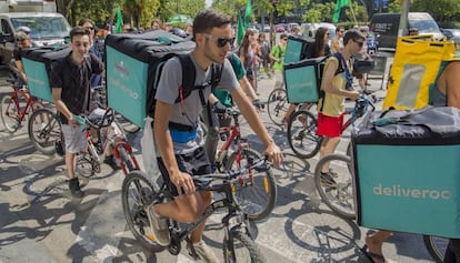 Repartidores de Deliveroo en la manifestaci&oacute;n.