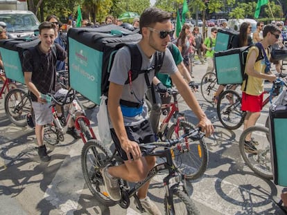 Repartidores de Deliveroo en la manifestaci&oacute;n.