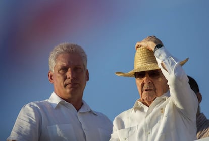 Ra&uacute;l Castro y su posible sucesor Miguel D&iacute;az-Canel, el a&ntilde;o pasado en La Habana.