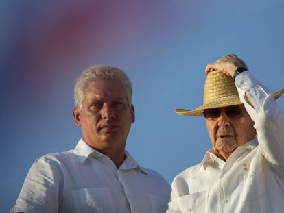 Raúl Castro e seu possível sucessor, Miguel Díaz-Canel.