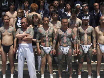Varios miembros de la Yakuza, durante la celebración del festival Sanja Matsuri en Tokio. 