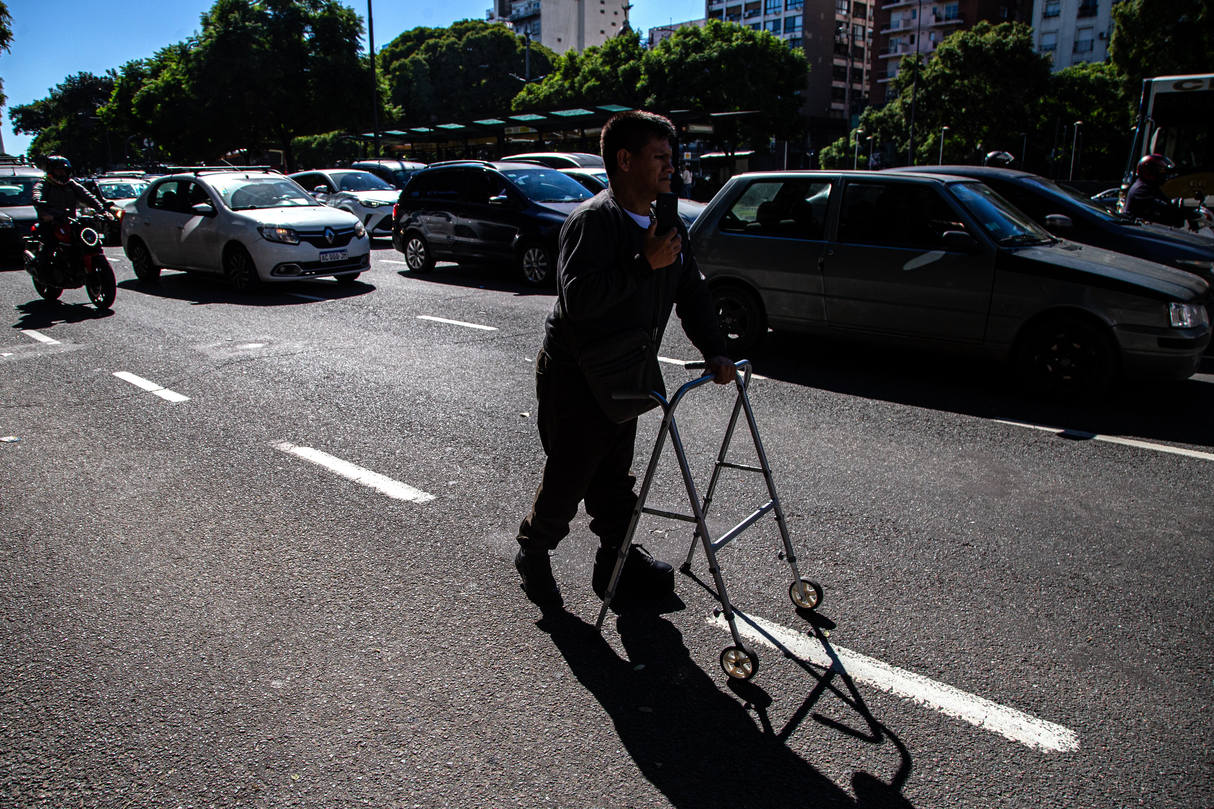Revelan sobreprecios de hasta el 4.000% en las compras estatales de insumos para discapacitados en Argentina