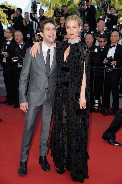 Sienna Miller, de riguroso negro vestida por Sonia Rykiel.