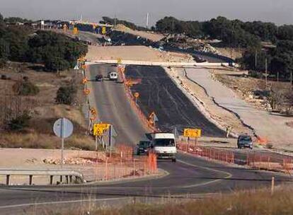 Un tramo en obras de la <i>carretera de los pantanos.</i>