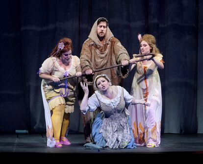 Primer reparto de la ópera ‘La Cenerentola’, en el Teatro Real de Madrid.