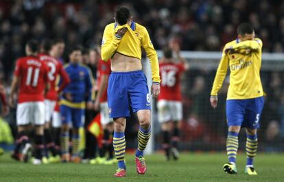 Los jugadores del Arsenal se lamenta al finalizar el partido.