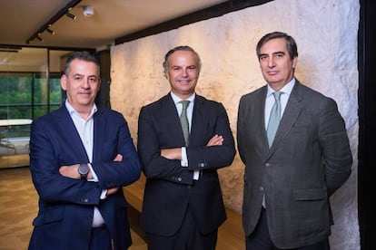 José María Gil-Robles (socio de corporate de DLA Piper España), Pablo Echenique (socio de corporate y M&A en la oficina de Madrid) y Jesús Zapata (socio director de DLA Piper España).