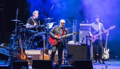 Elvis Costello, en su actuación en el Festival Jardines de Pedralbes.