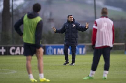 Valverde, durante el último entrenamiento del Athletic antes del partido ante el Espanyol.