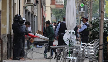 Els mossos desallotgen La Benaventurada.