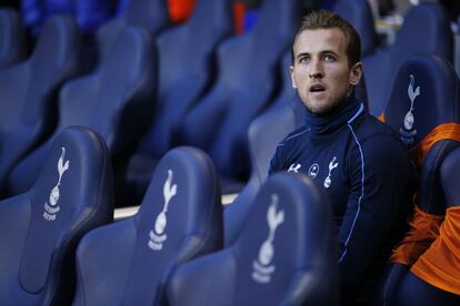 Harry Kane en el banquillo del Tottenham durante el partido de FA Cup contra el Leicester (2-2).