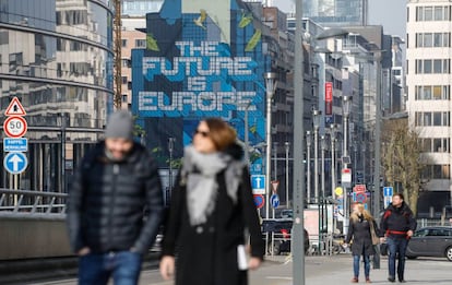 Un mural con el mensaje "El futuro es Europa", en Bruselas.