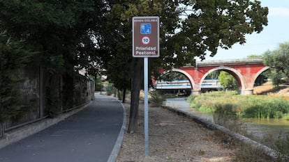 La nueva senda ciclable de Moncloa, junto a la ribera del río Manzanares.