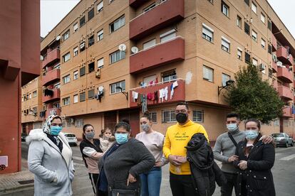 Vecinos del bloque adquirido por la Generalitat Valenciana