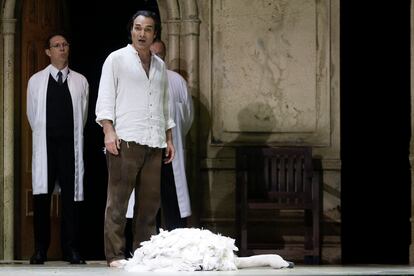 El tenor Austriaco Nikolai Schukoff (Parsifal), en un momento del ensayo/ Quique García
