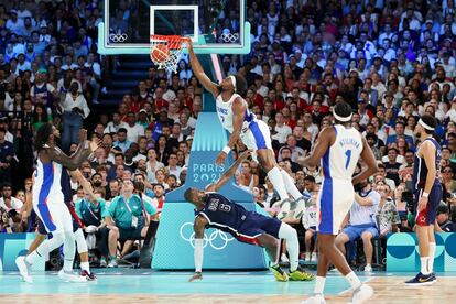 Mate de Yabusele ante LeBron en la final entre Francia y Estados Unidos