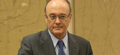 Luis Linde, gobernador del Banco de Espa&ntilde;a, en el Congreso de los Diputados. / JULIAN ROJAS
