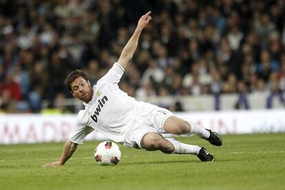 En la imagen, un momento del partido correspondiente a la 32ª jornada de Liga de Primera División, que disputaron el Real Madrid y el Valencia CF, el 8 de abril de 2012, en el estadio Santiago Bernabéu.