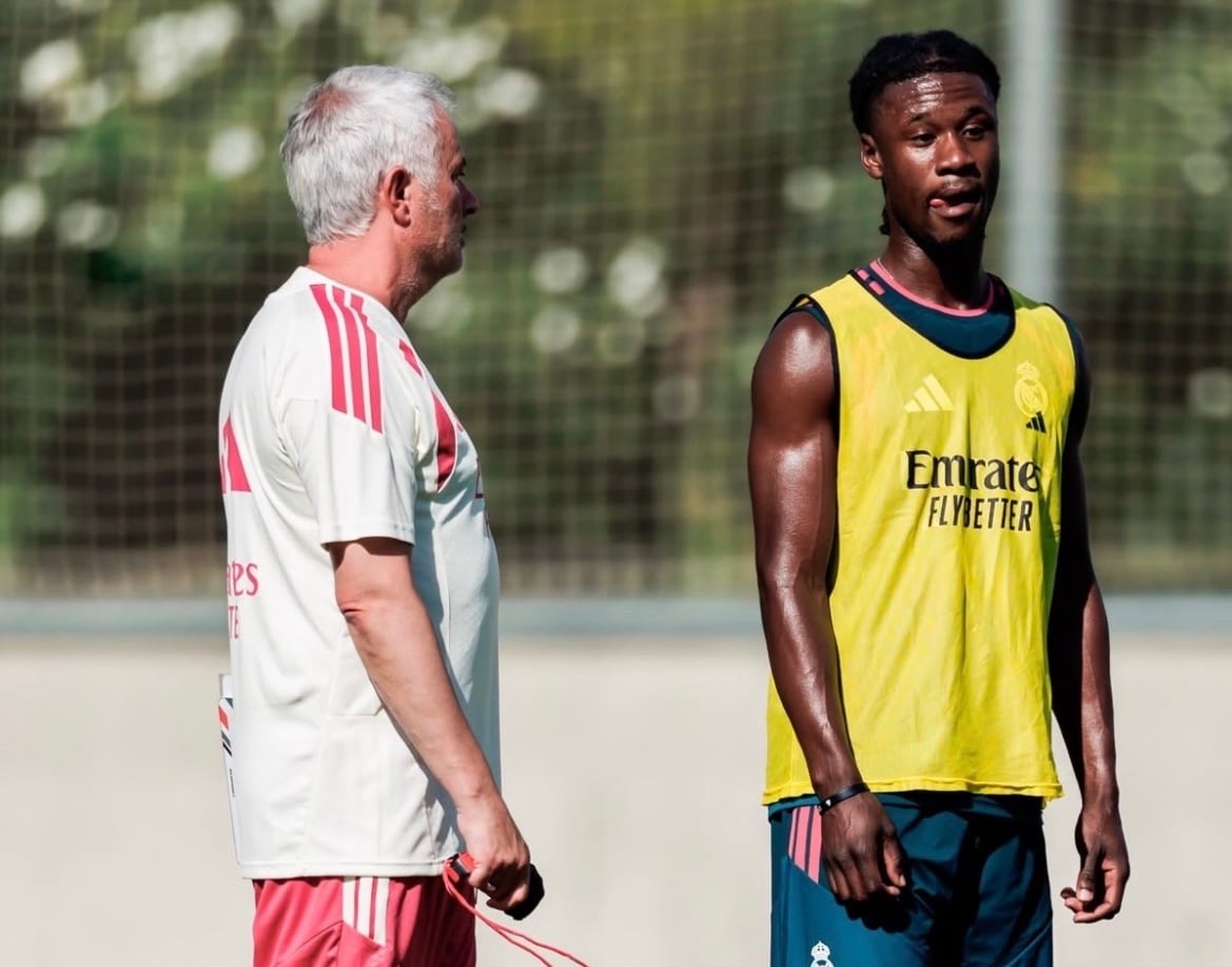 Mourinho y Camavinga, en un entrenamiento en Valdebebas.