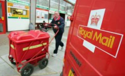 Trabajador del servicio de correos brit&aacute;nico.