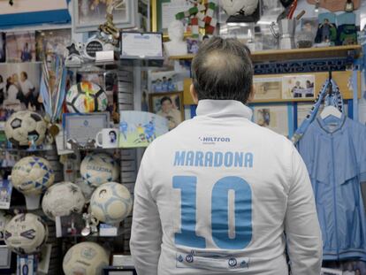 Massimo Vignati, organizador del museo familiar sobre Maradona en Nápoles.