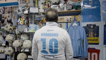 Massimo Vignati, organizador del museo familiar sobre Maradona en Nápoles.