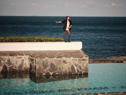 Alexa Chung posando en Casa Cruylles.