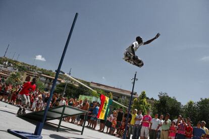 Patinadores de la asociación senegalesa Accroroller, ayer en Alcalá la Real.