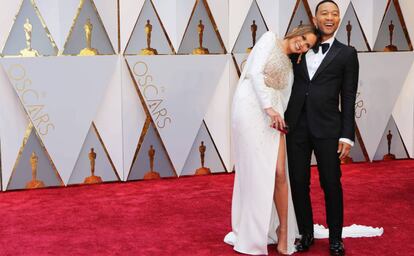 Chrissy Teigen y John Legend, en la pasada entrega de los premios Oscar.