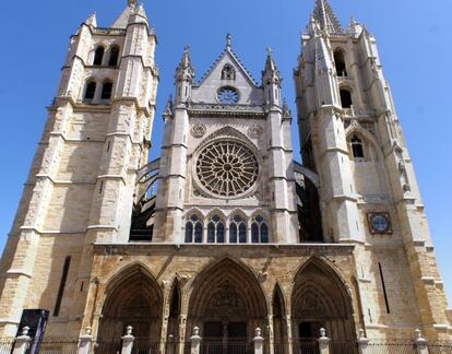 Fachada de la catedral de León.