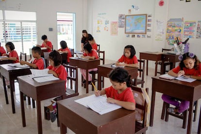 Una clase en Recovered treasures, donde se consigue que los menores completen su educación.